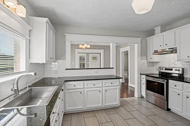 1721 Airline Drive, Houston, TX 77009