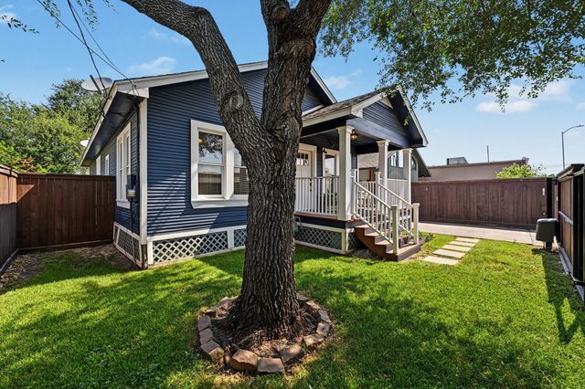 1721 Airline Drive, Houston, TX 77009