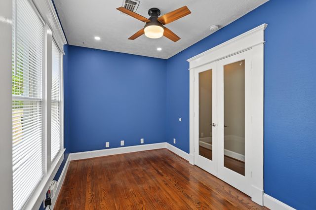1721 Airline Drive, Houston, TX 77009