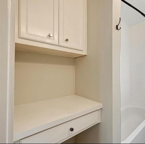 1721 Airline Drive, Houston, TX 77009