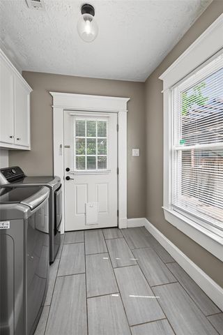 1721 Airline Drive, Houston, TX 77009