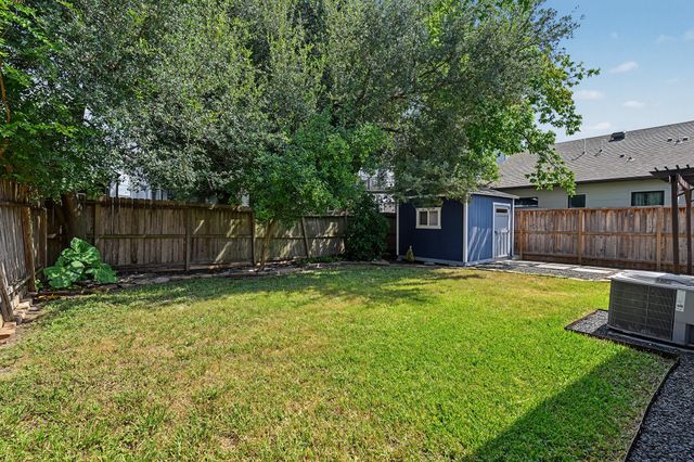 1721 Airline Drive, Houston, TX 77009