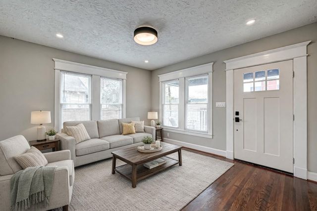 1721 Airline Drive, Houston, TX 77009
