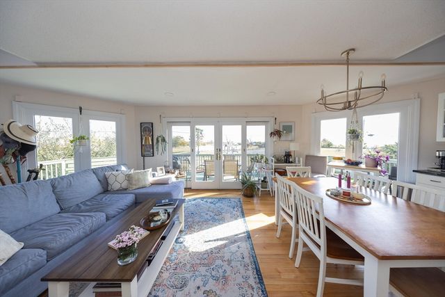 7 Elgin, Warwick, RI 02889