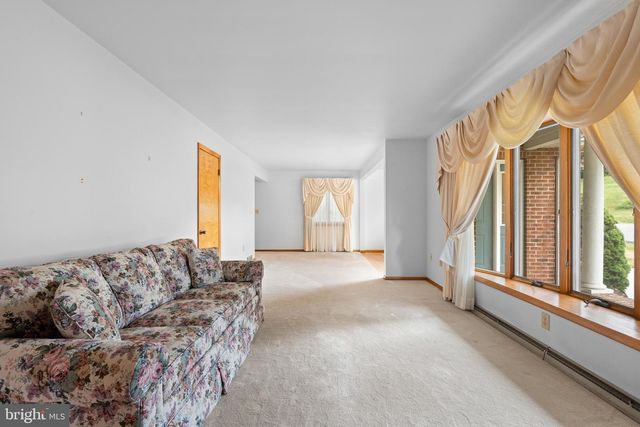 5418 5TH AVE, Altoona, PA 16602