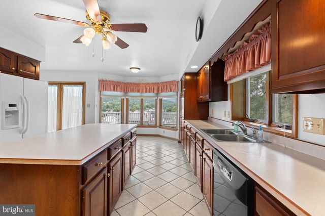 5418 5TH AVE, Altoona, PA 16602