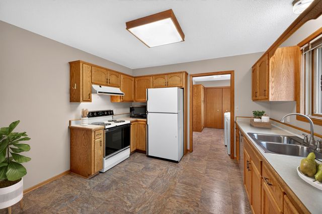 524 10th Avenue SE, Byron, MN 55920