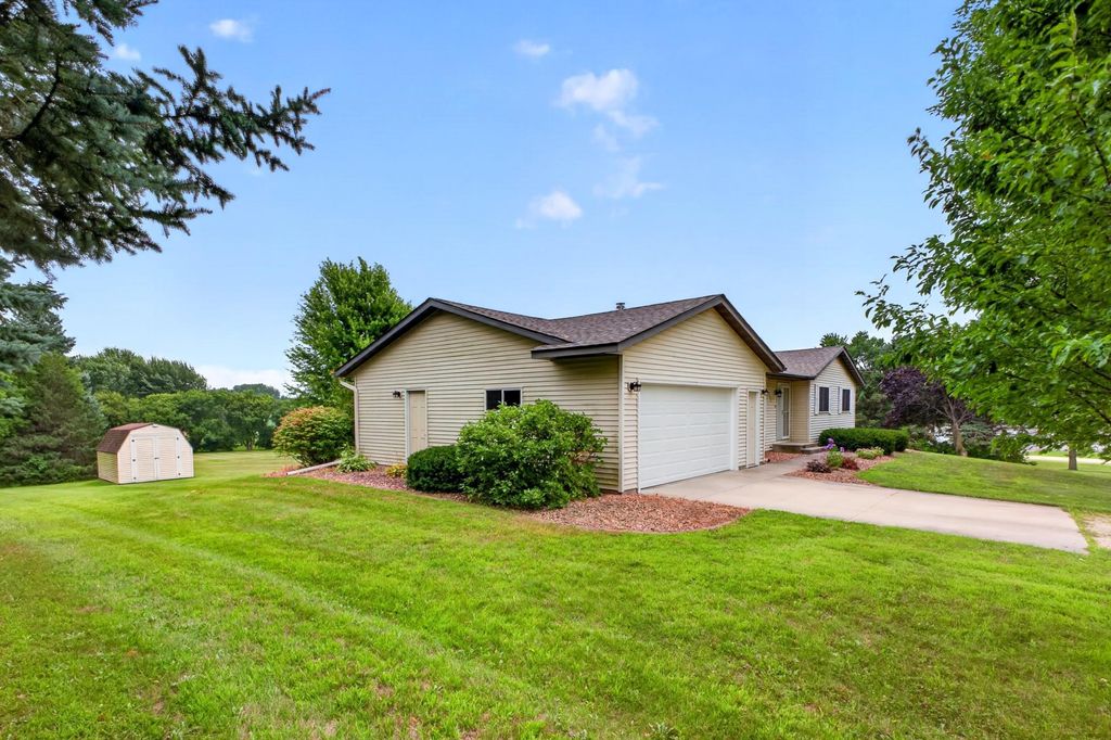 524 10th Avenue SE, Byron, MN 55920