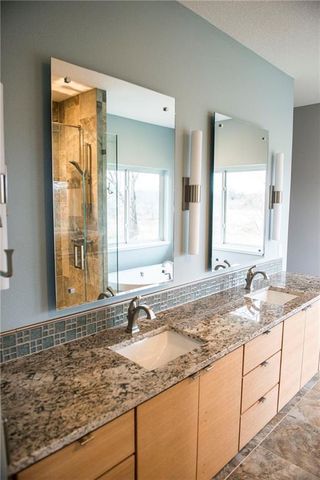 11 E 1100 Road, Baldwin City, KS 66066