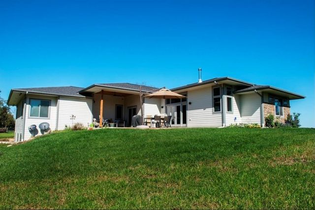 11 E 1100 Road, Baldwin City, KS 66066