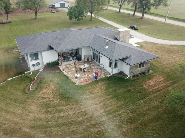11 E 1100 Road, Baldwin City, KS 66066