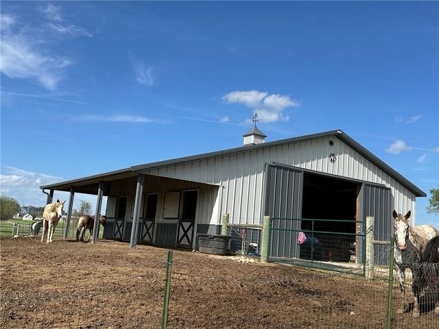 11 E 1100 Road, Baldwin City, KS 66066