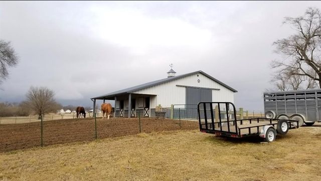 11 E 1100 Road, Baldwin City, KS 66066