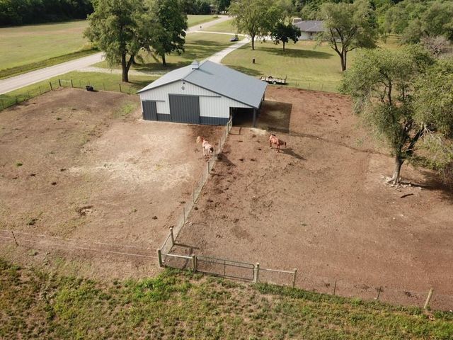 11 E 1100 Road, Baldwin City, KS 66066