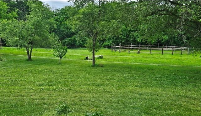 11 E 1100 Road, Baldwin City, KS 66066