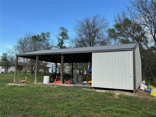 11 E 1100 Road, Baldwin City, KS 66066