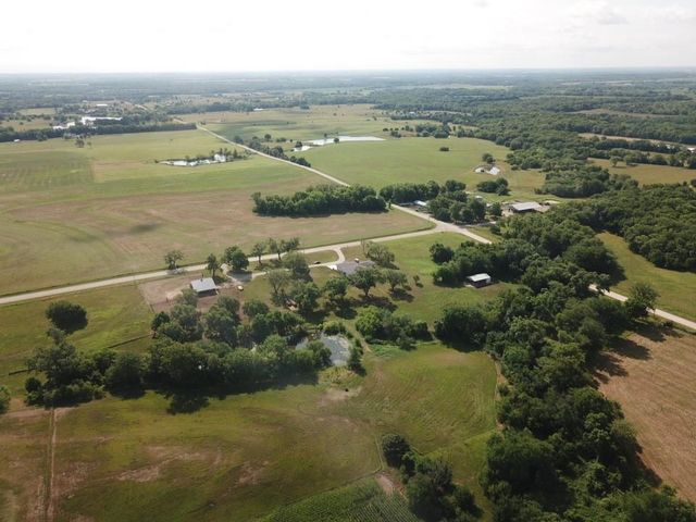11 E 1100 Road, Baldwin City, KS 66066