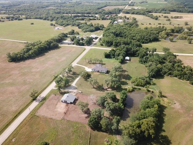 11 E 1100 Road, Baldwin City, KS 66066