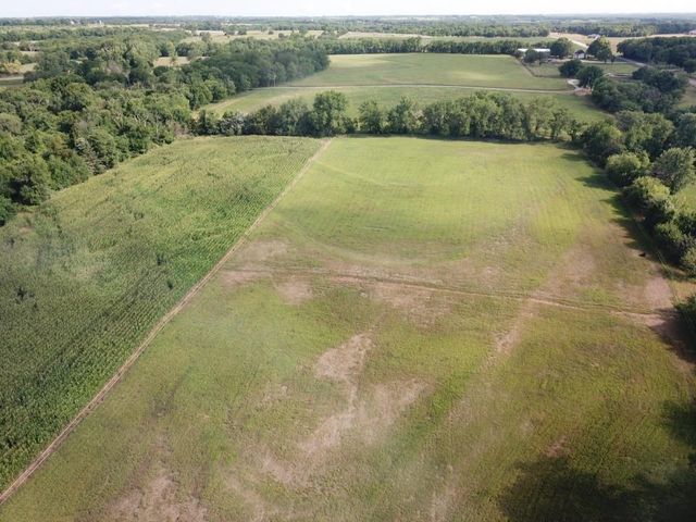 11 E 1100 Road, Baldwin City, KS 66066