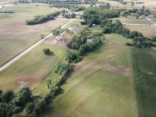 11 E 1100 Road, Baldwin City, KS 66066