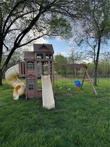 11 E 1100 Road, Baldwin City, KS 66066