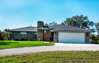 11 E 1100 Road, Baldwin City, KS 66066