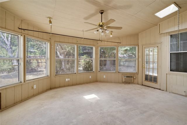 2201 W Brooklake Street, Denton, TX 76207