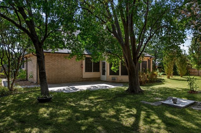 2201 W Brooklake Street, Denton, TX 76207