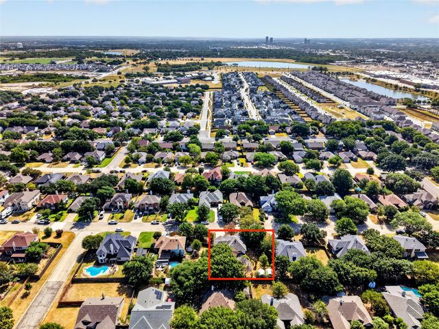 2201 W Brooklake Street, Denton, TX 76207