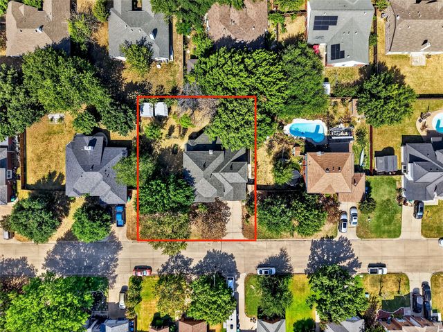 2201 W Brooklake Street, Denton, TX 76207