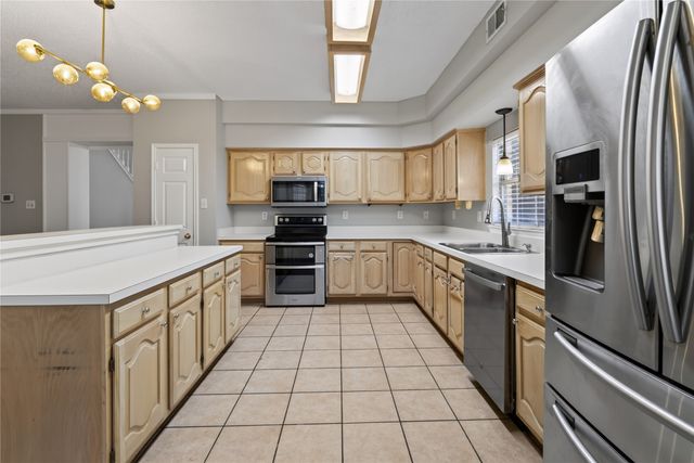 2201 W Brooklake Street, Denton, TX 76207