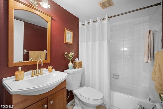 5272 Cedarbend DR 1, Fort Myers, FL 33919