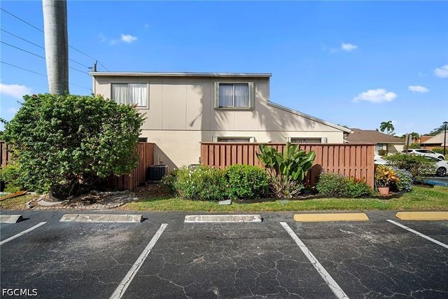 5272 Cedarbend DR 1, Fort Myers, FL 33919