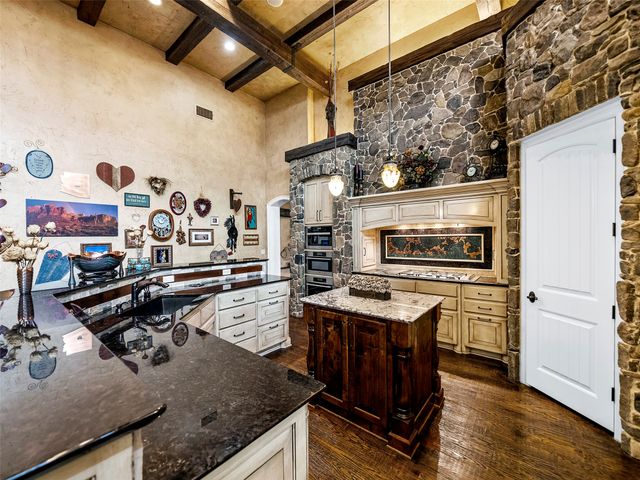 1950 W Sherman Drive, Aubrey, TX 76227