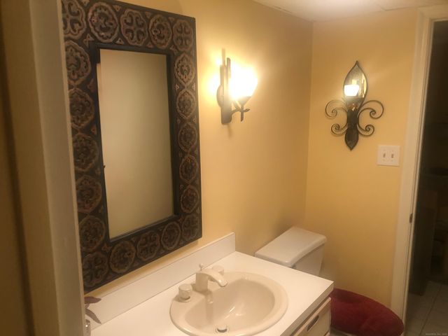 40 Ferncliff Drive, West Hartford, CT 06117