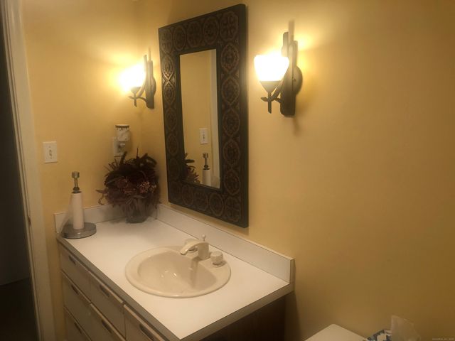 40 Ferncliff Drive, West Hartford, CT 06117