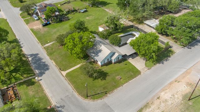 211 15th Street, Hempstead, TX 77445