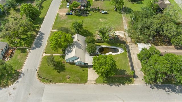 211 15th Street, Hempstead, TX 77445