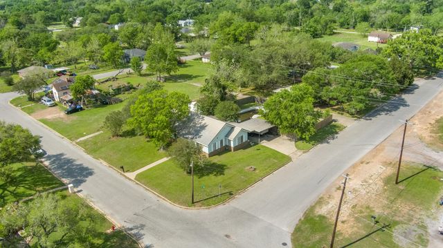 211 15th Street, Hempstead, TX 77445