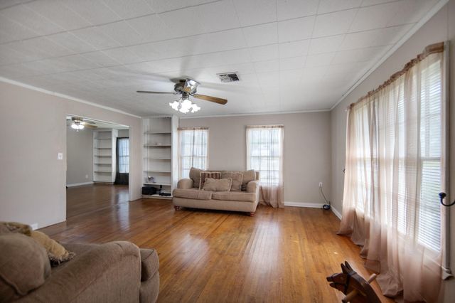 211 15th Street, Hempstead, TX 77445