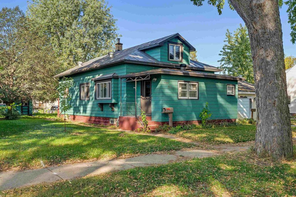 1911 Liberty Street, La Crosse, WI 54603