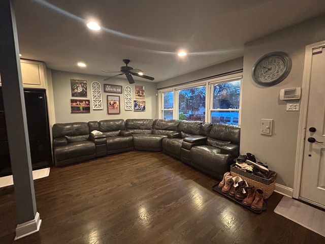 10639 S Whipple Street, Chicago, IL 60655