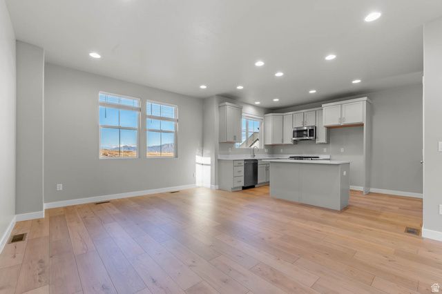 7036 W HIDDEN WAY, West Jordan, UT 84081