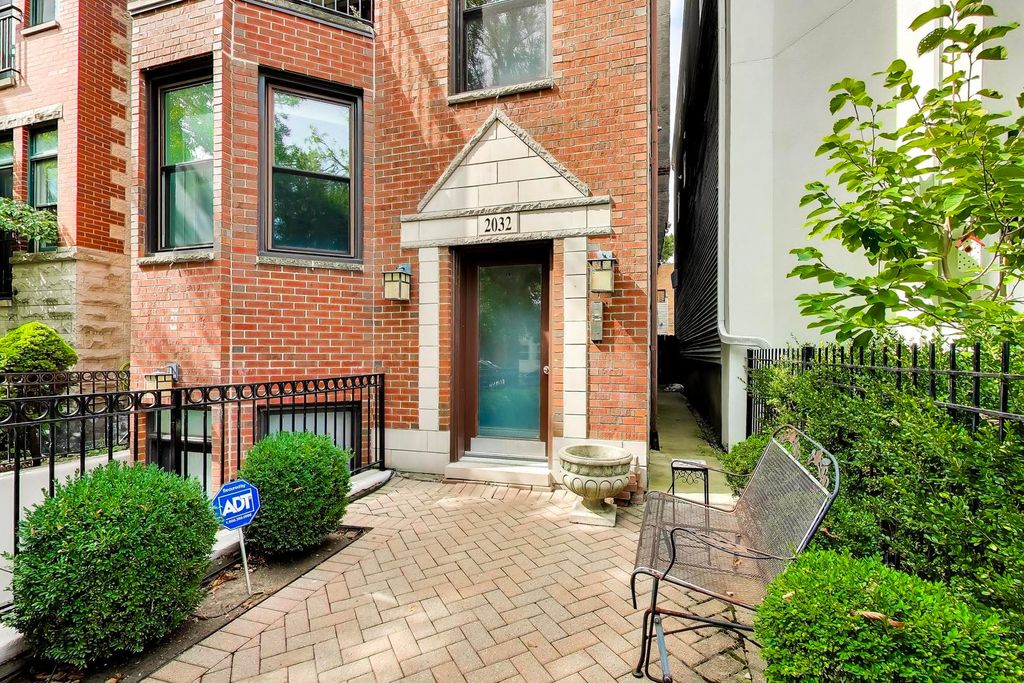 2032 N BURLING Street 3, Chicago, IL 60614 — photo 2