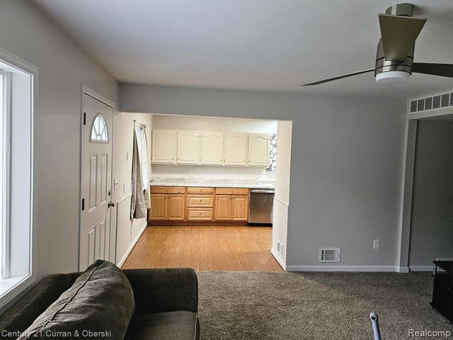 25643 Carlysle Street, Dearborn Heights, MI 48125