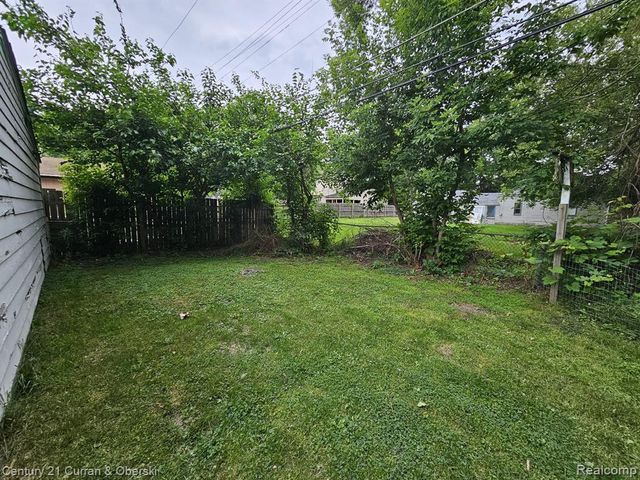 25643 Carlysle Street, Dearborn Heights, MI 48125