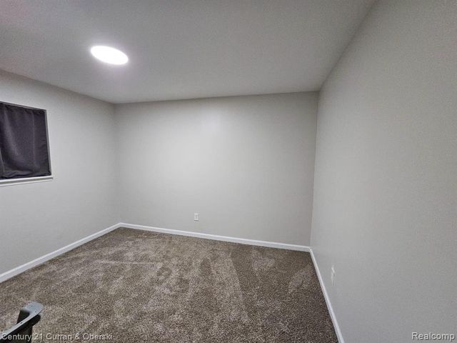 25643 Carlysle Street, Dearborn Heights, MI 48125