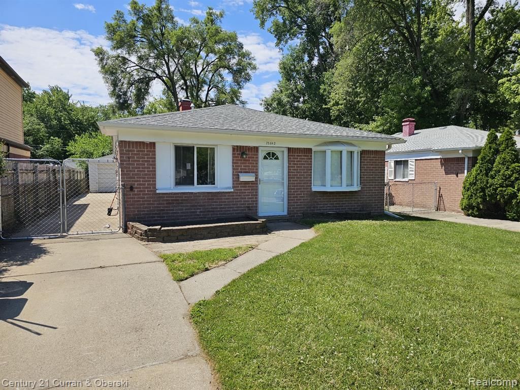 25643 Carlysle Street, Dearborn Heights, MI 48125