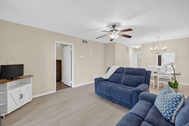 2050 NE 39th Street S210, Lighthouse Point, FL 33064