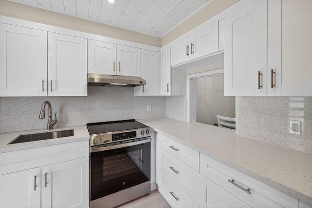 2050 NE 39th Street S210, Lighthouse Point, FL 33064